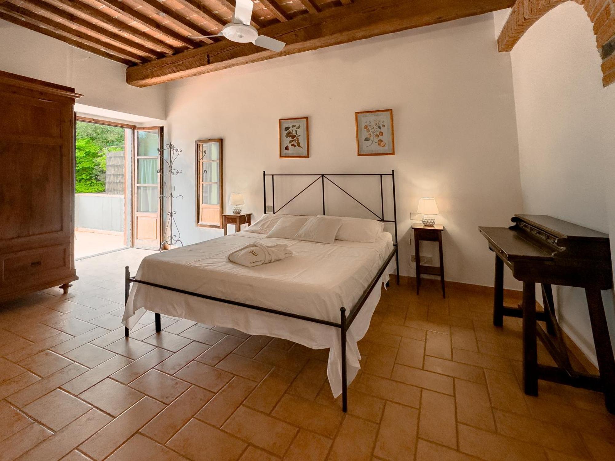 La Ferriera Exclusive Resort - Pool & Waterfall Loro Ciuffenna Exterior photo