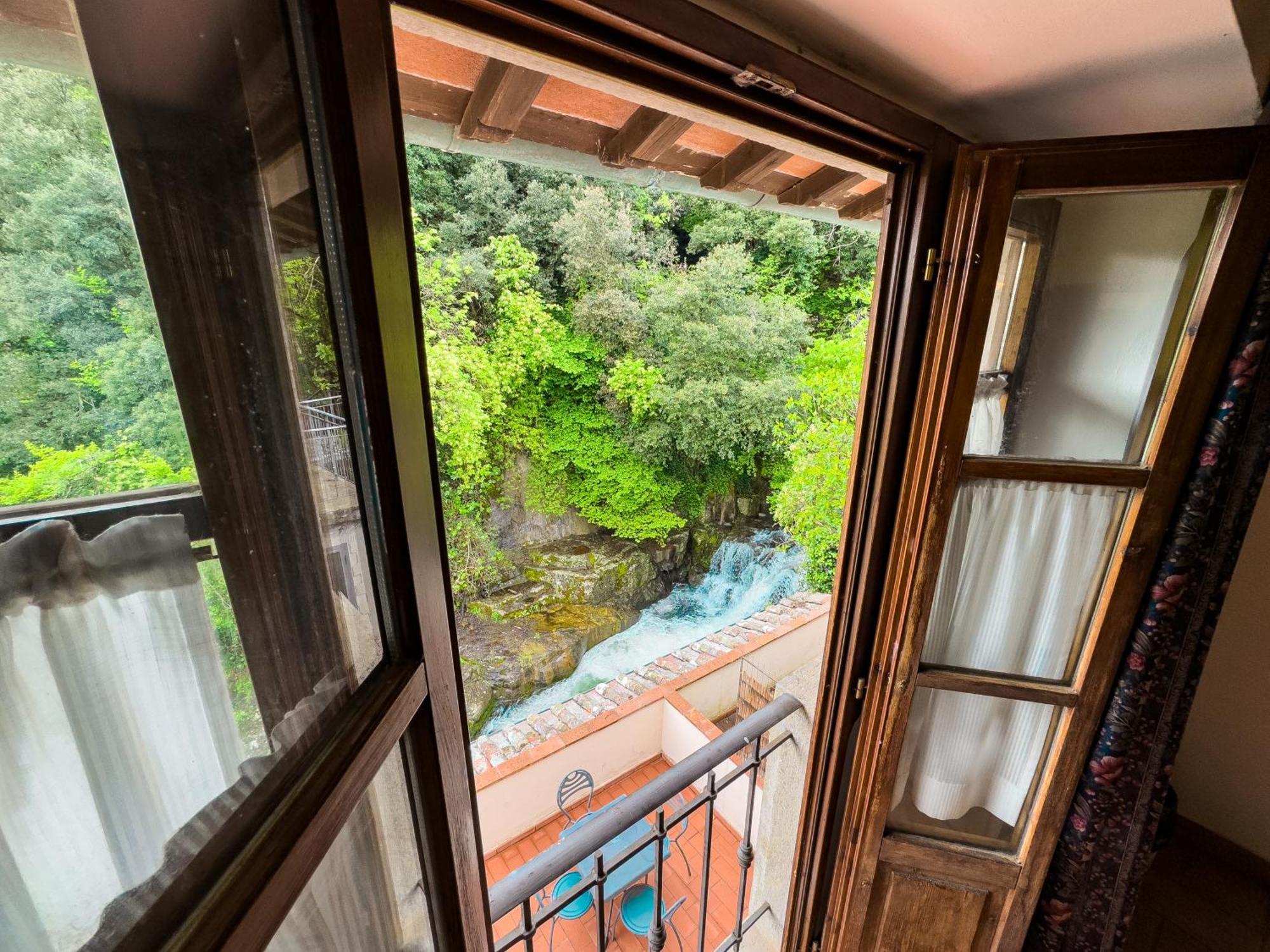La Ferriera Exclusive Resort - Pool & Waterfall Loro Ciuffenna Exterior photo