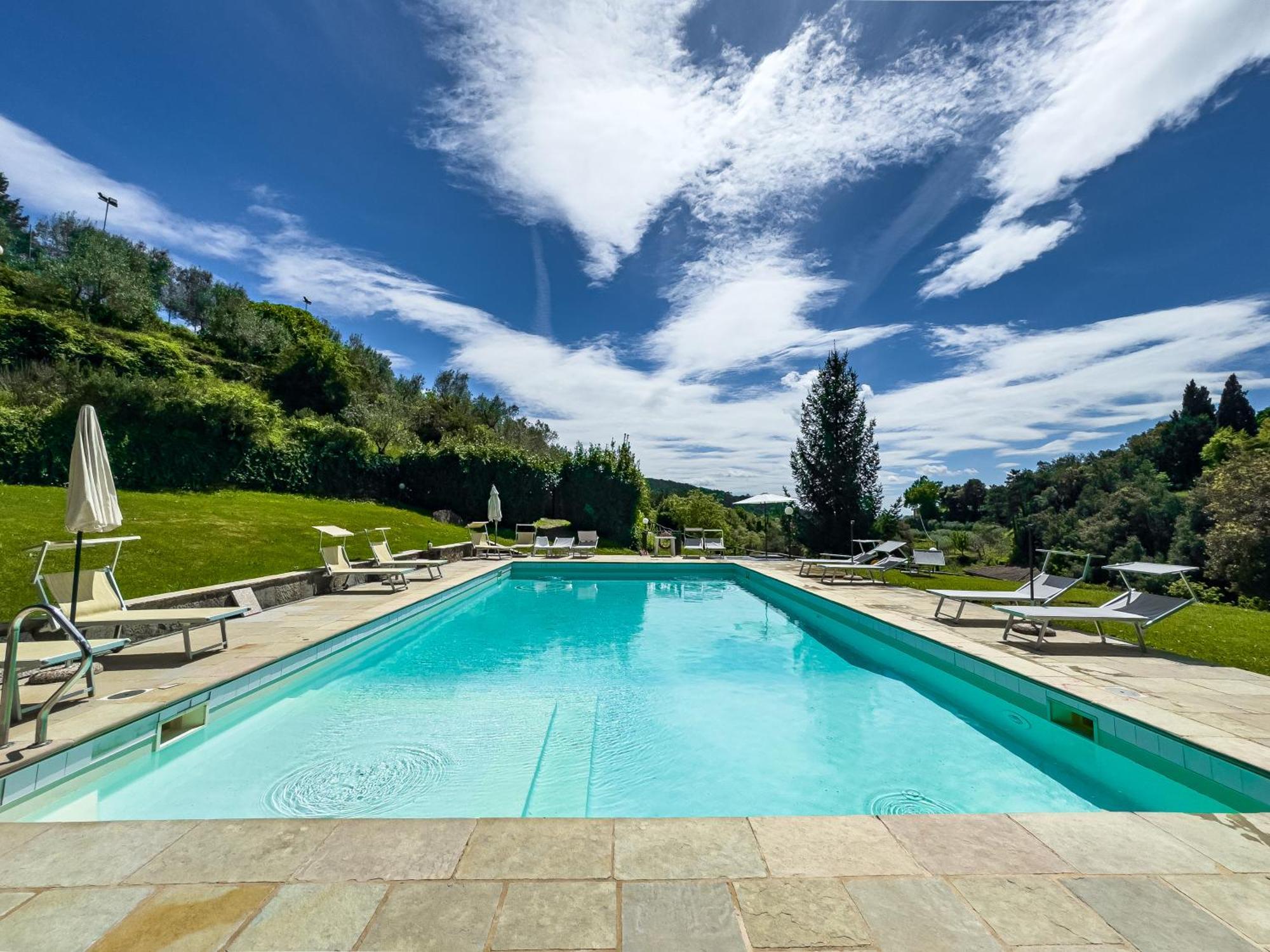 La Ferriera Exclusive Resort - Pool & Waterfall Loro Ciuffenna Exterior photo