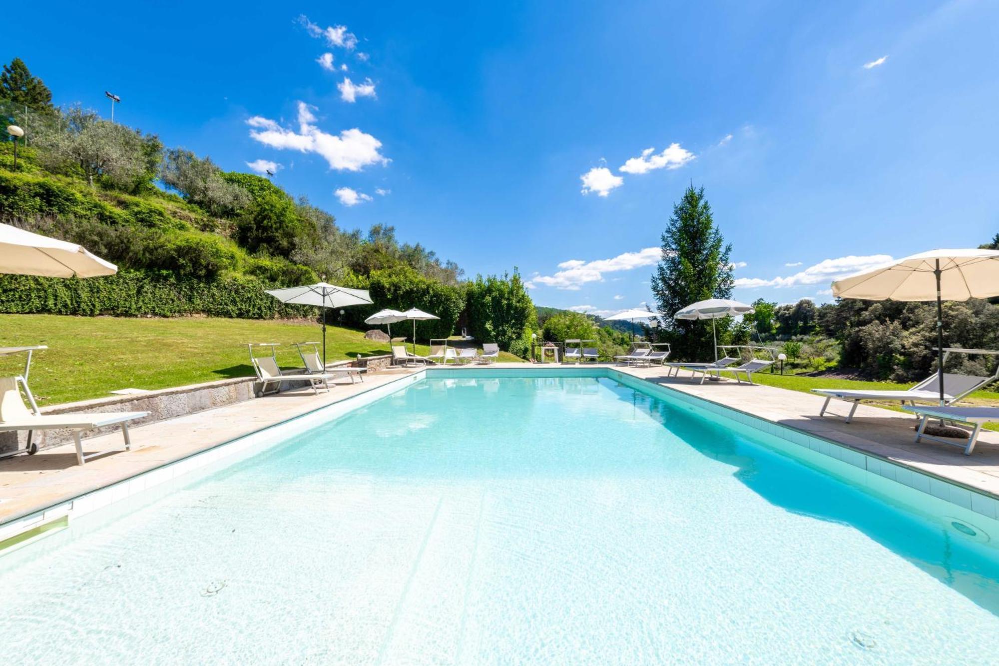 La Ferriera Exclusive Resort - Pool & Waterfall Loro Ciuffenna Exterior photo